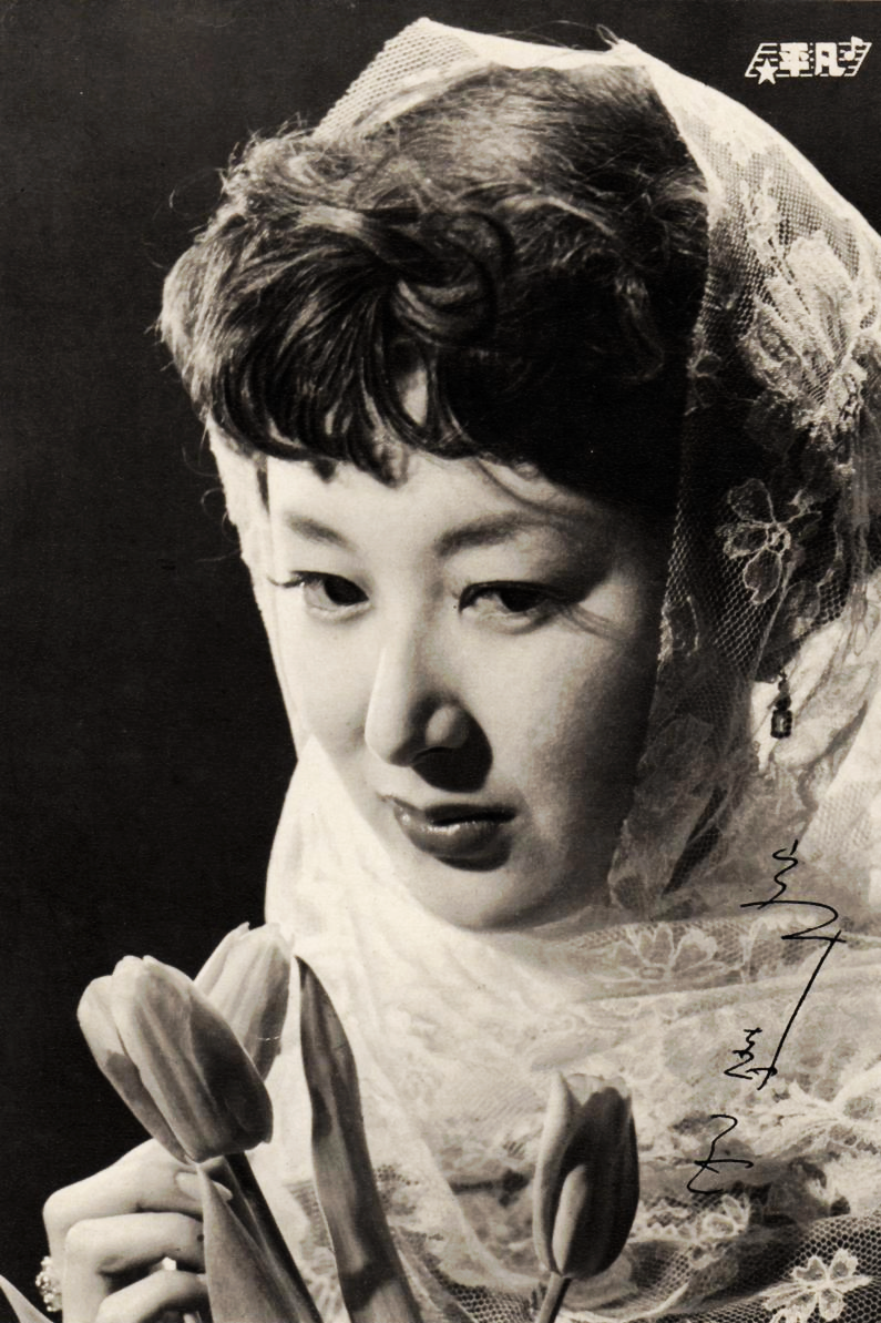  p>岸惠子,1932年8月11日出生于日本神奈川县横滨市.日本影视女演员.