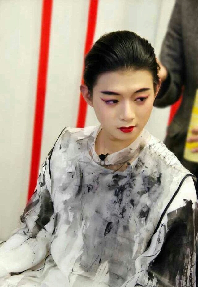 data-lemmaid="8787306">霍尊 /a>在《国色天香》演唱的一首歌曲