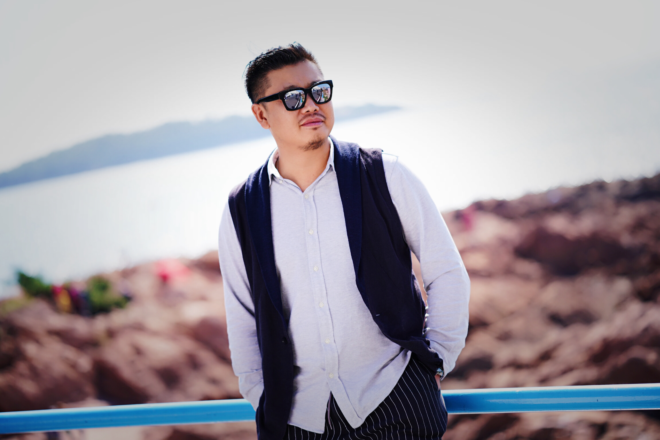 data-id="gnzd9fnzcf">殷飞,男,毕业于中央戏剧学院,中国内地男导演