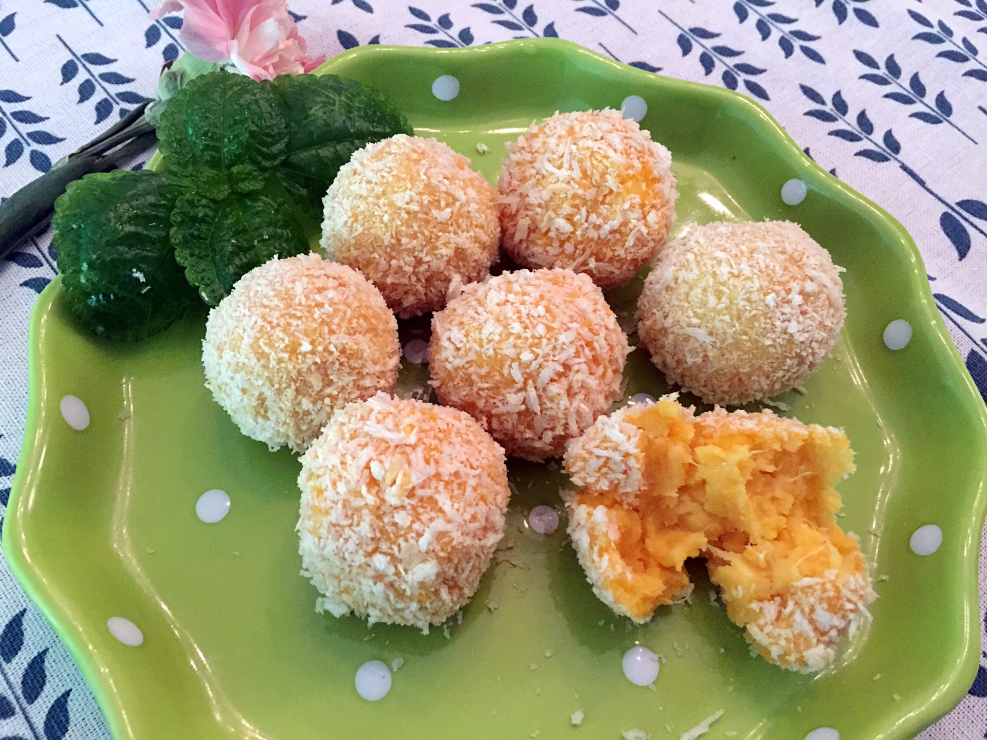  p>香酥地瓜圆子,是一道传统的特色美食,由   a target="_blank" href