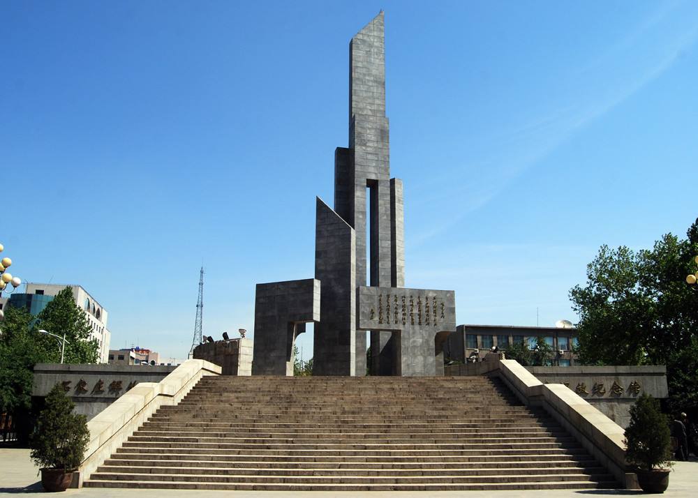  p>石家庄解放纪念碑位于河北省省会石家庄解放广场北侧,建于1987年11