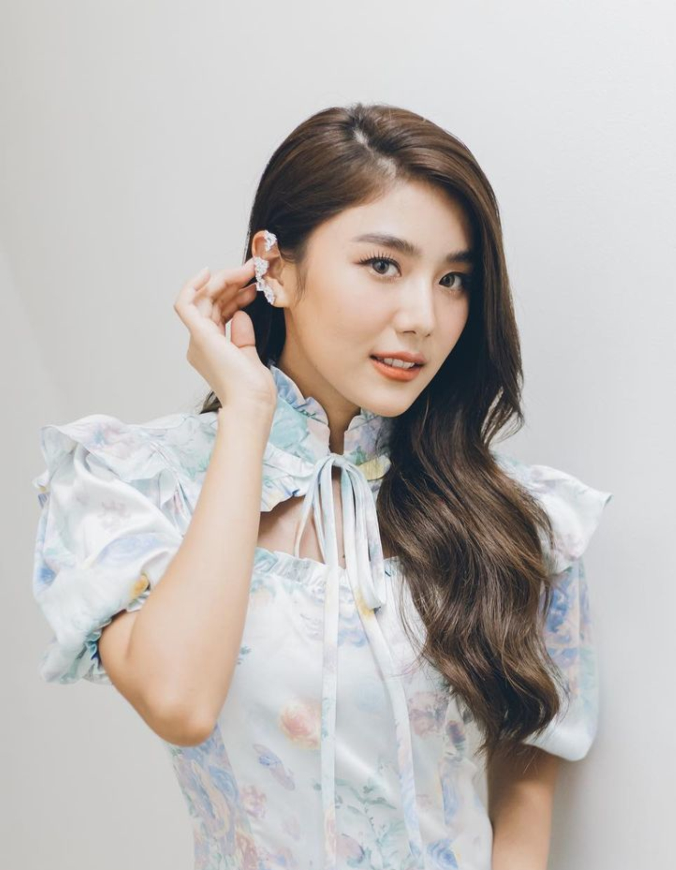 缇塔瓦西娜(smile),1996年2月8日出生于泰国巴吞他尼府,泰国女歌手