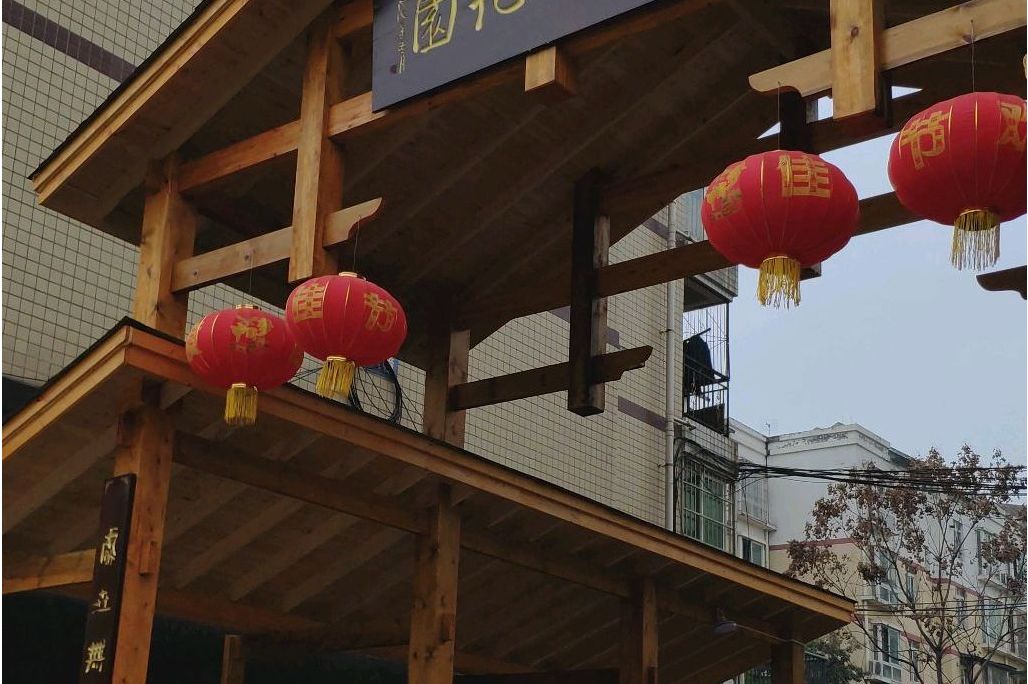  p>西江花园位于成都市龙泉驿西河镇. /p>