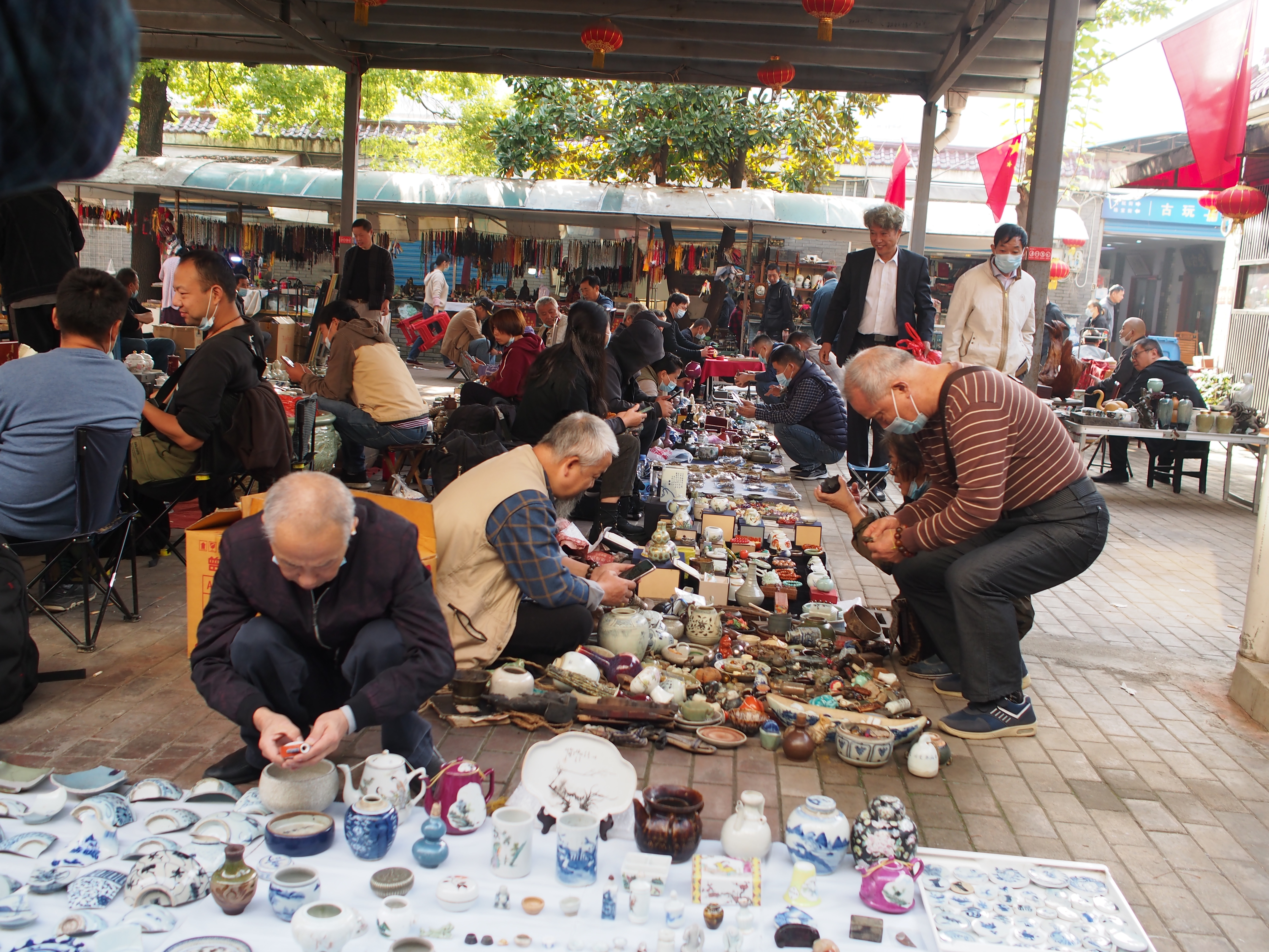  p data-id="gnbd05plrs">徐东古玩城位于武汉武昌区徐东大街30号