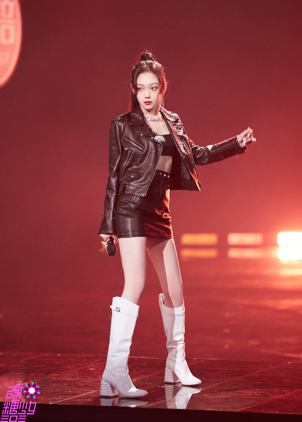 g),1998年7月31日出生于北京市,中国内地流行乐女歌手,女子演唱组合 a