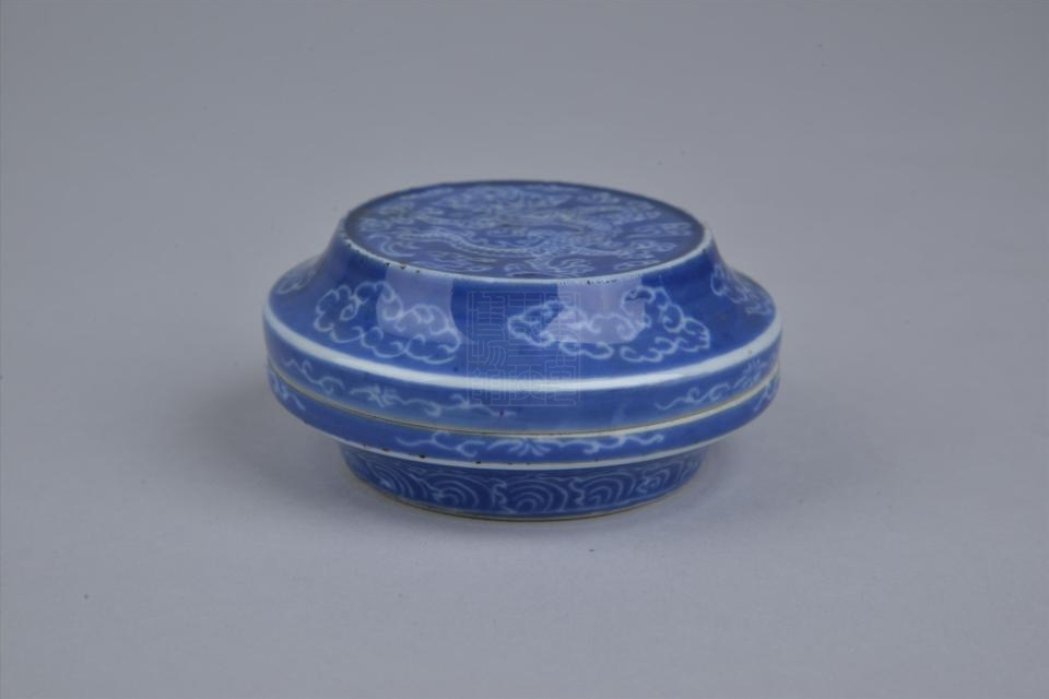 清乾隆青花印泥盒