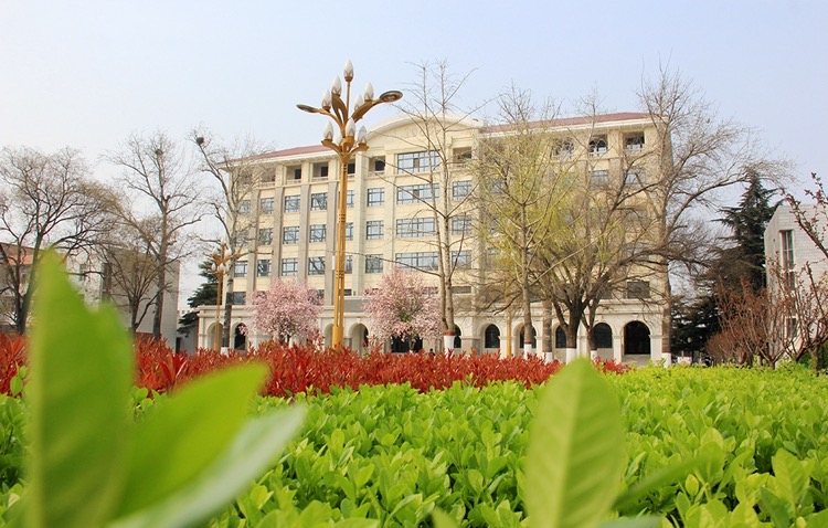  p>安阳市第一中学是安阳市境内一所由 a target="_blank" href="