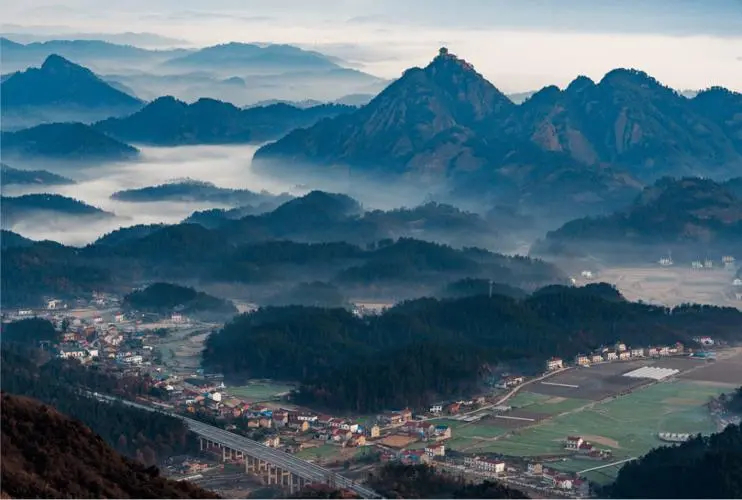  p>鸣凤镇,隶属于湖北省宜昌市远安县,地处 a target="_blank" href="