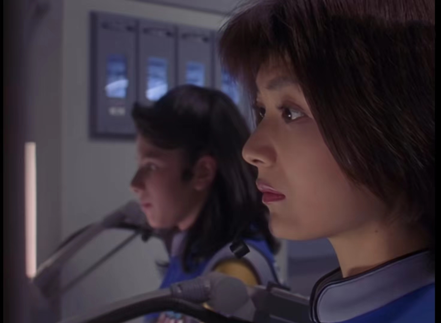 在后期空中母舰基地艾利尔基地(aerial base)毁灭后,曾与佐佐木敦子和