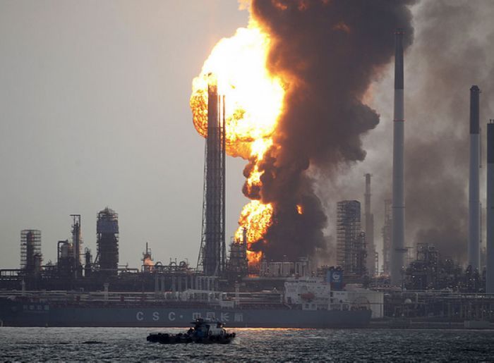 2020年12月4日南非炼油厂爆炸事故