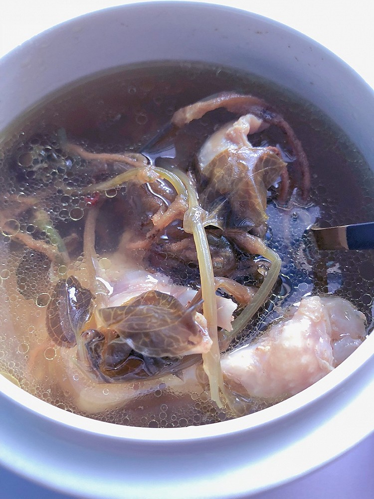 金线莲老母鸡汤