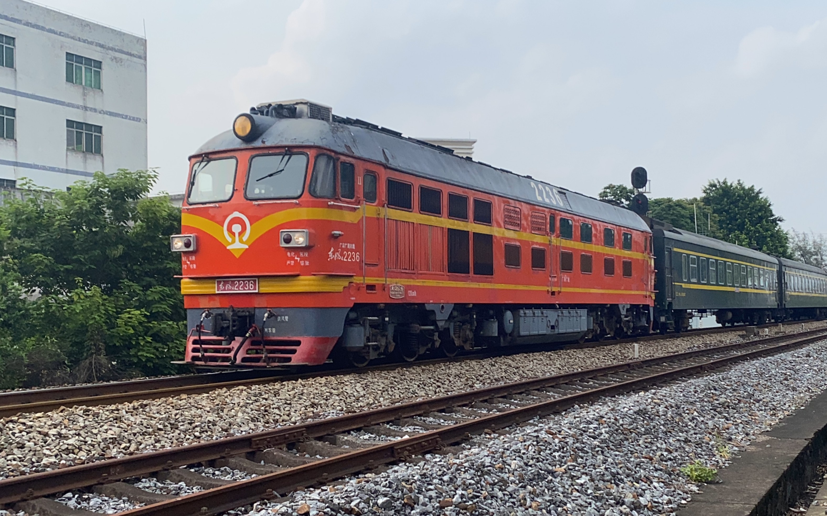 东风4b型内燃机车