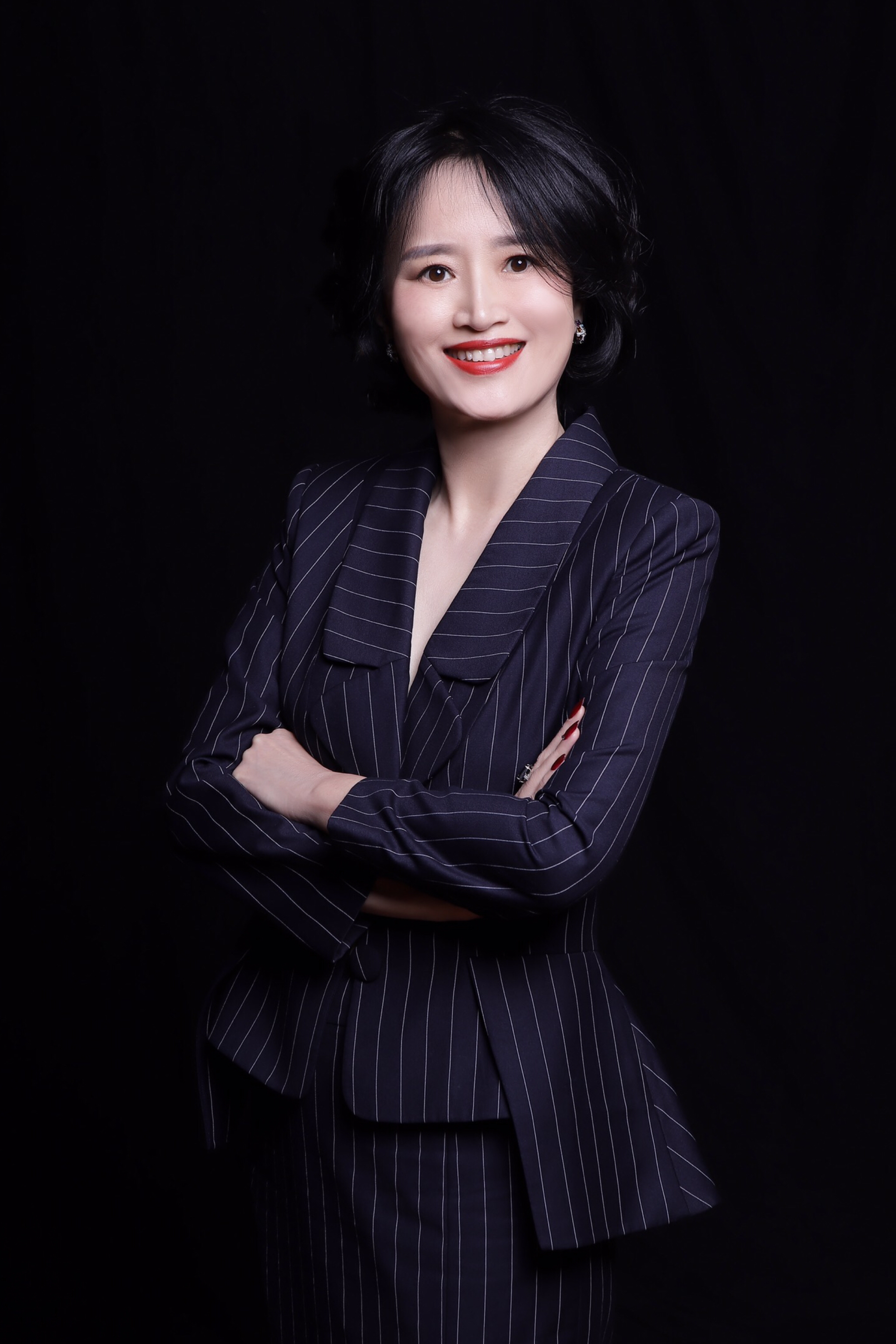  p> span class="ref" data-ctrid="2vm0dsuriwk">陈红薇,女,注册会计