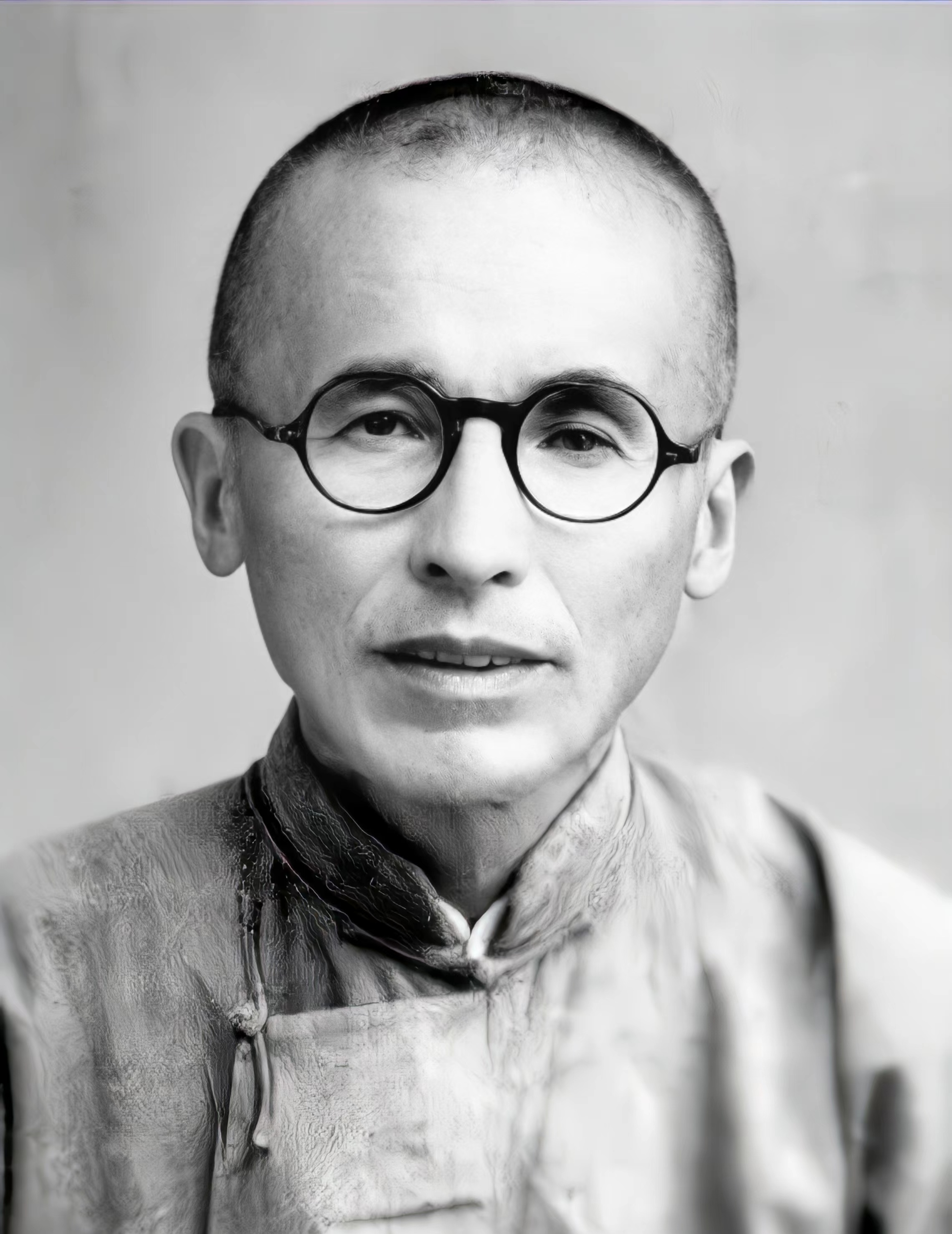 绍兴东湖镇(现越城区东湖街道)杨浜村人,曾追随蔡元培先生,就读