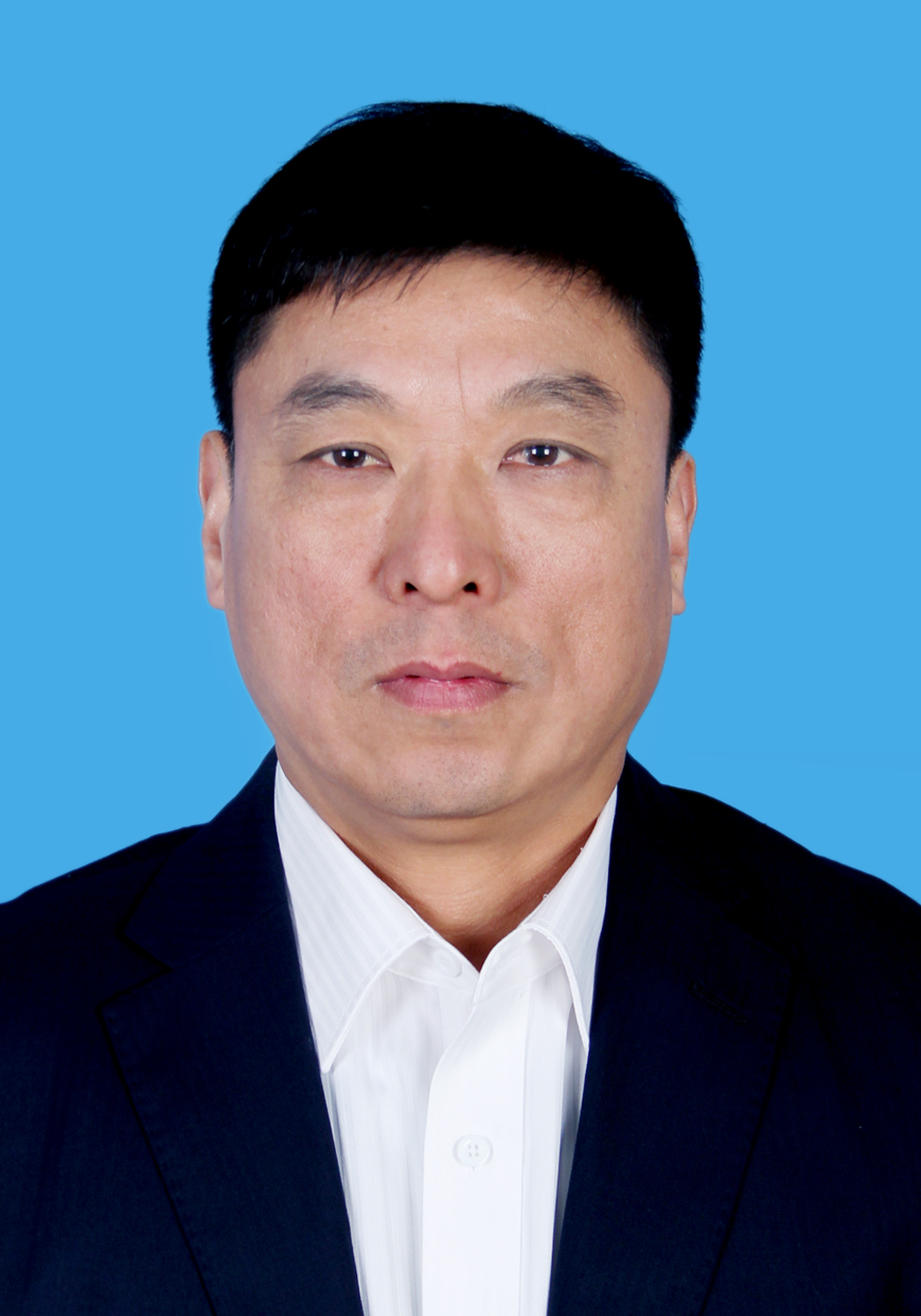 1965年出生,河南舞钢人,1983年11月参加工作,中共党员,沈阳炮兵学院