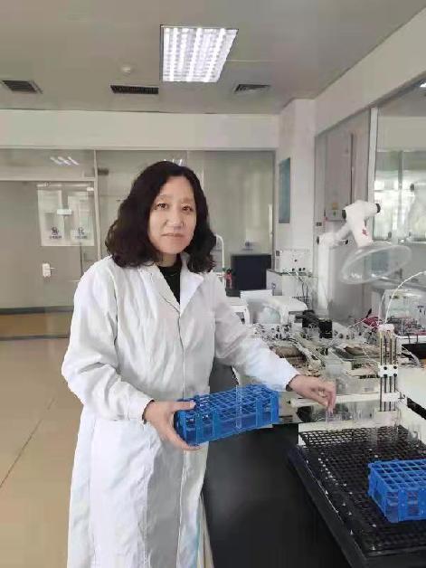 栾洪文