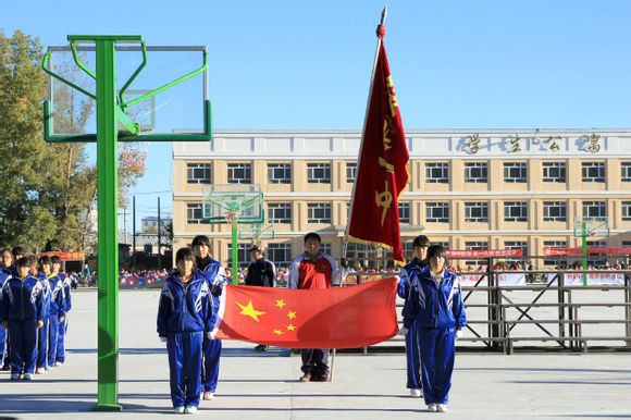  p>绥滨县第一中学是一所省内知名的市级重点高中.