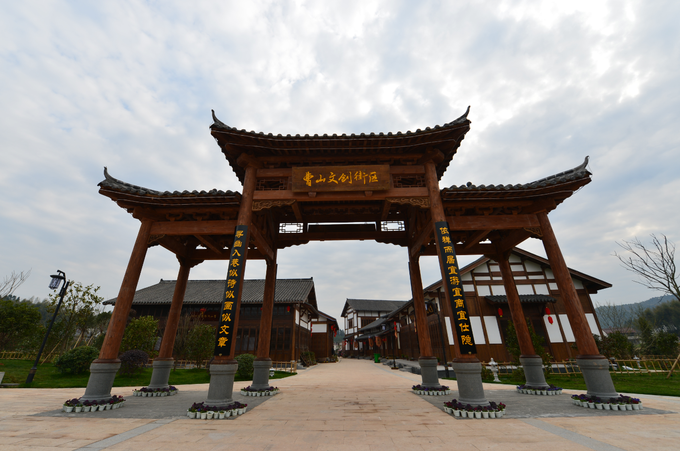  p data-id="gnb59x5y5t">宜黄曹山景区位于江西省抚州市 a target="