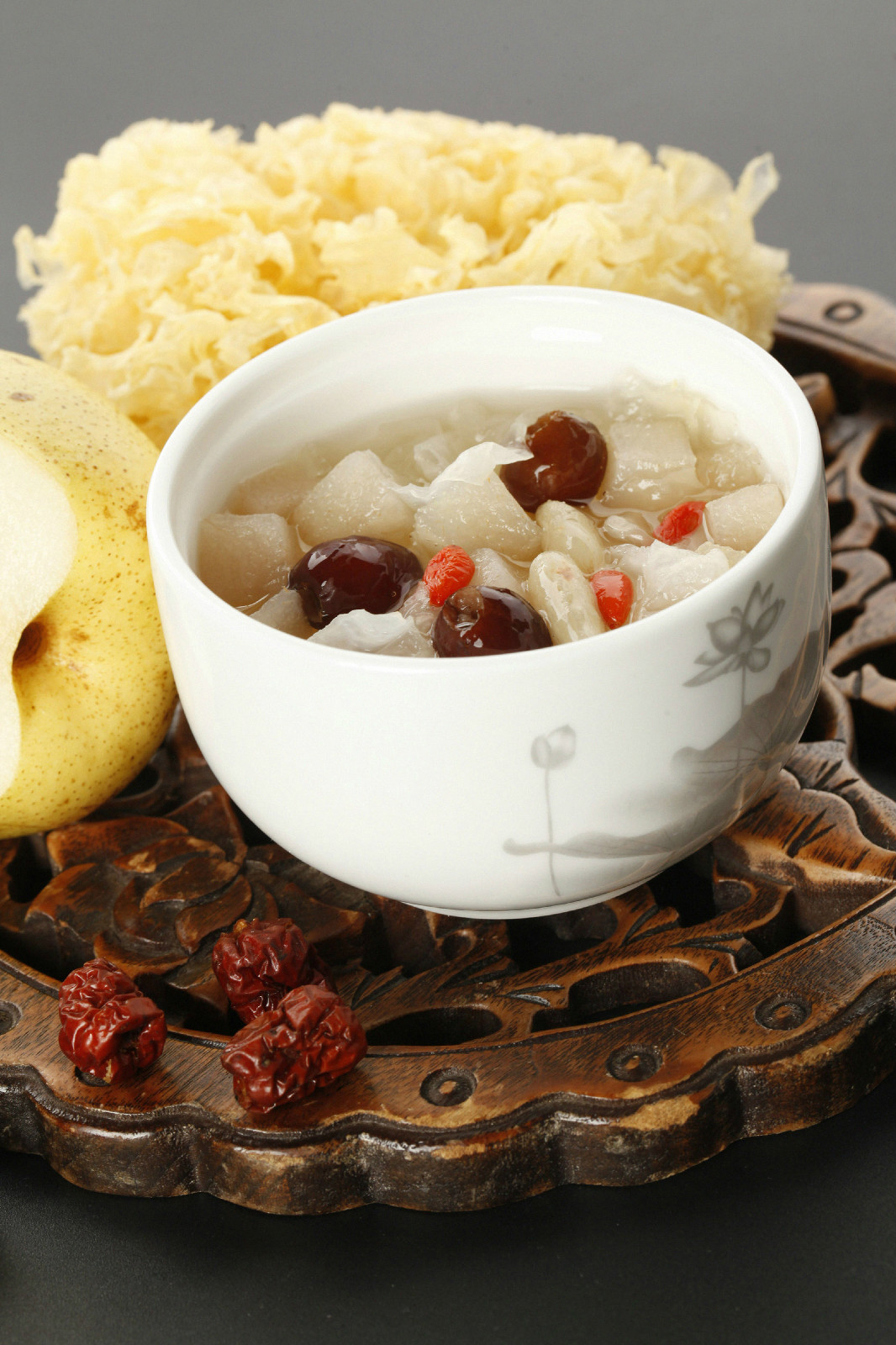 烹饪技师,中国烹饪大师,餐饮业国家级评委,国家级裁判员,中国药膳大师