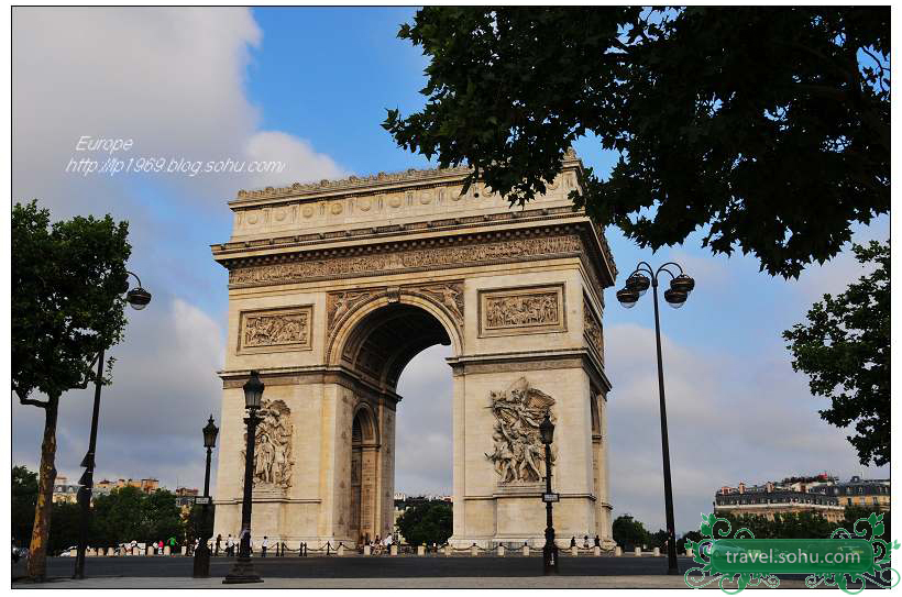  p>戴高乐广场(原名星形广场,1970年改名),是巴黎著名建筑物.