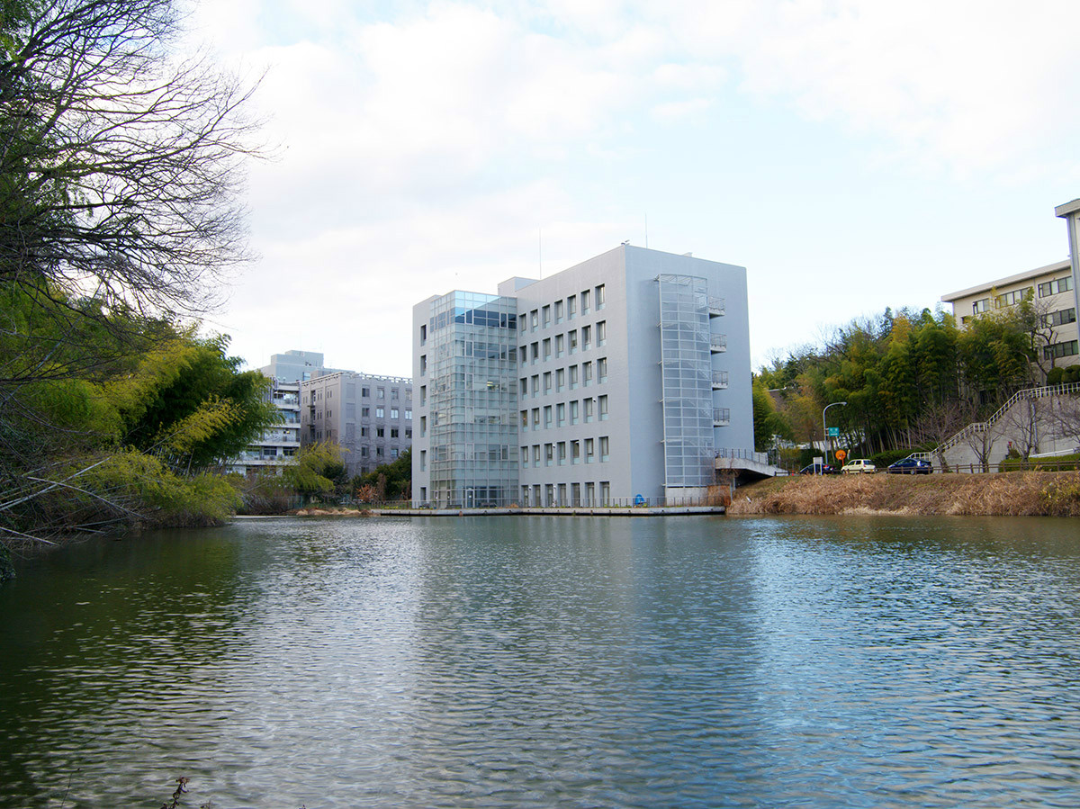  p>大阪大学(英文:osaka university;日文平假名:おおさかだいがく)