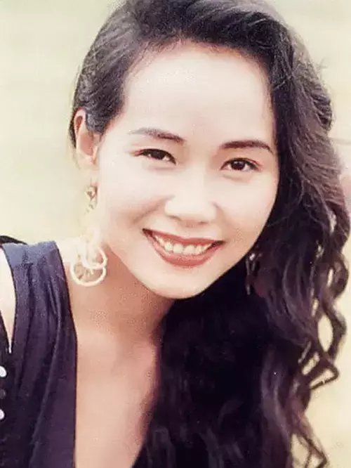 金像奖第一个双影后，八九十年代在香港的地位可比张曼玉！_百科TA说
