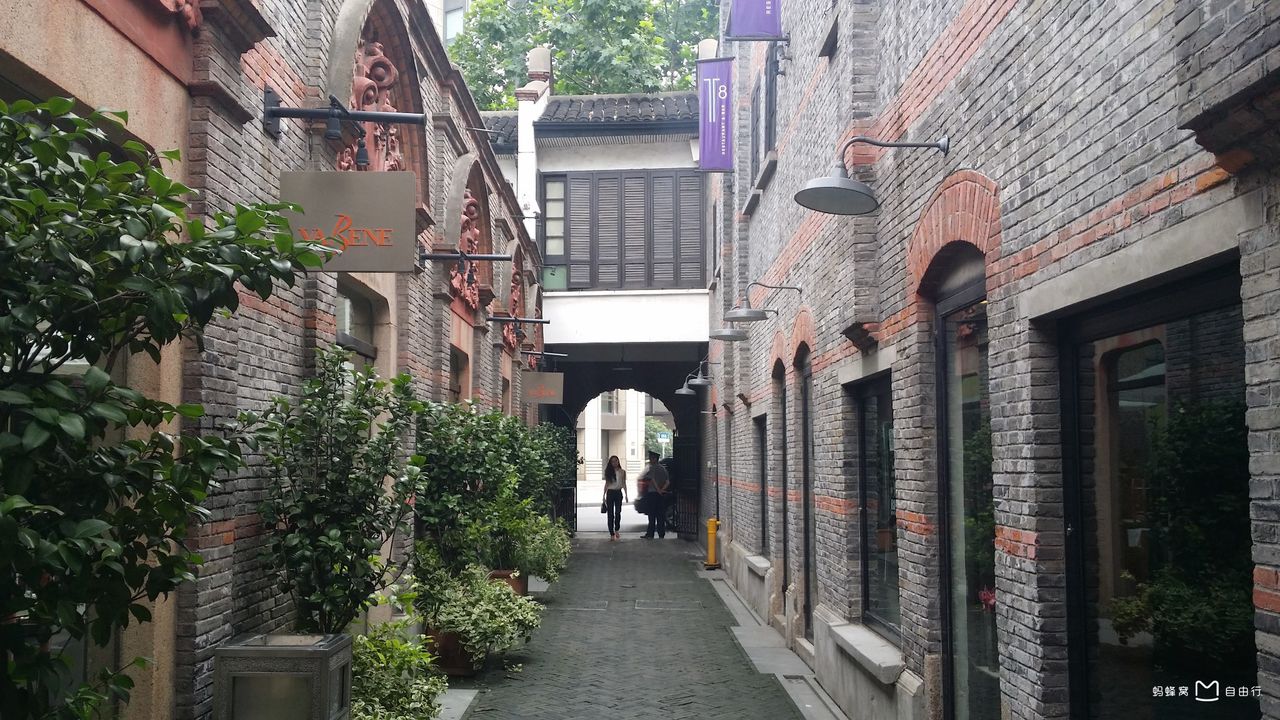  p data-id="go1jhp3pnk">石库门是一种融汇了西方文化和中国传统 a