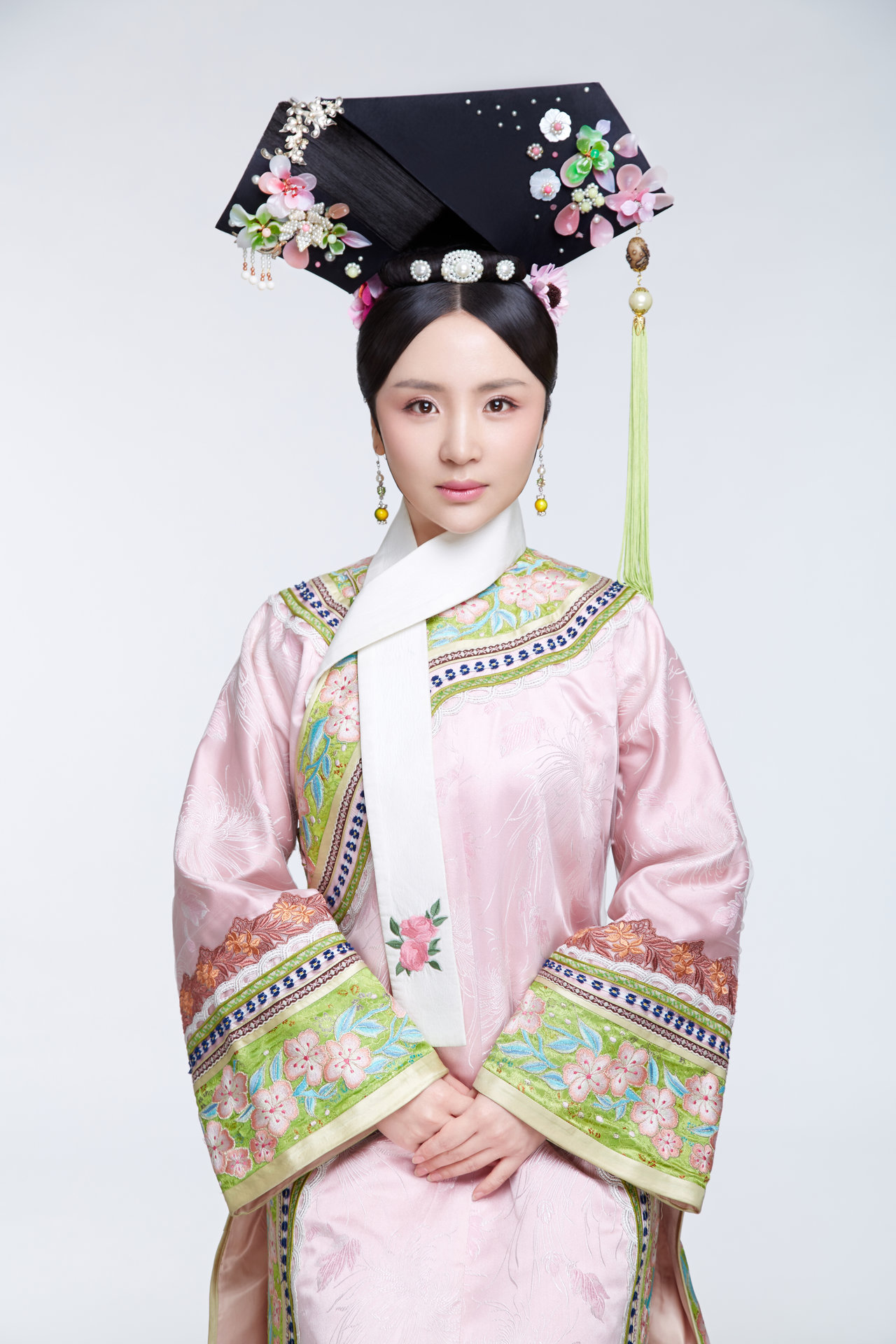 曾就职于上海话剧艺术中心,中国内地女演员,歌手
