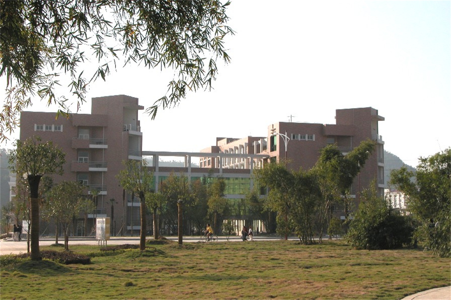  p>丽水学院(lishui university)位于浙江省 a target="_blank" href=