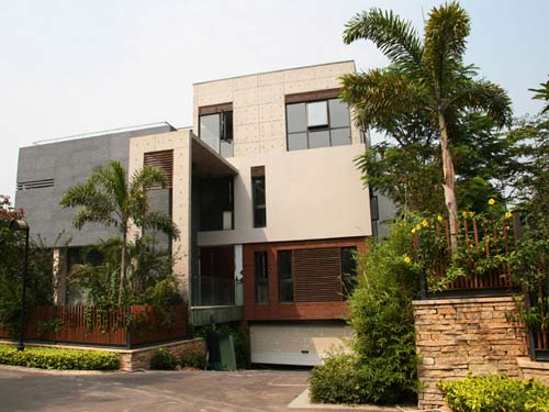  p>原野花园位于松江新城核心区域内,小区东,南紧邻横泾港,西至文涵路