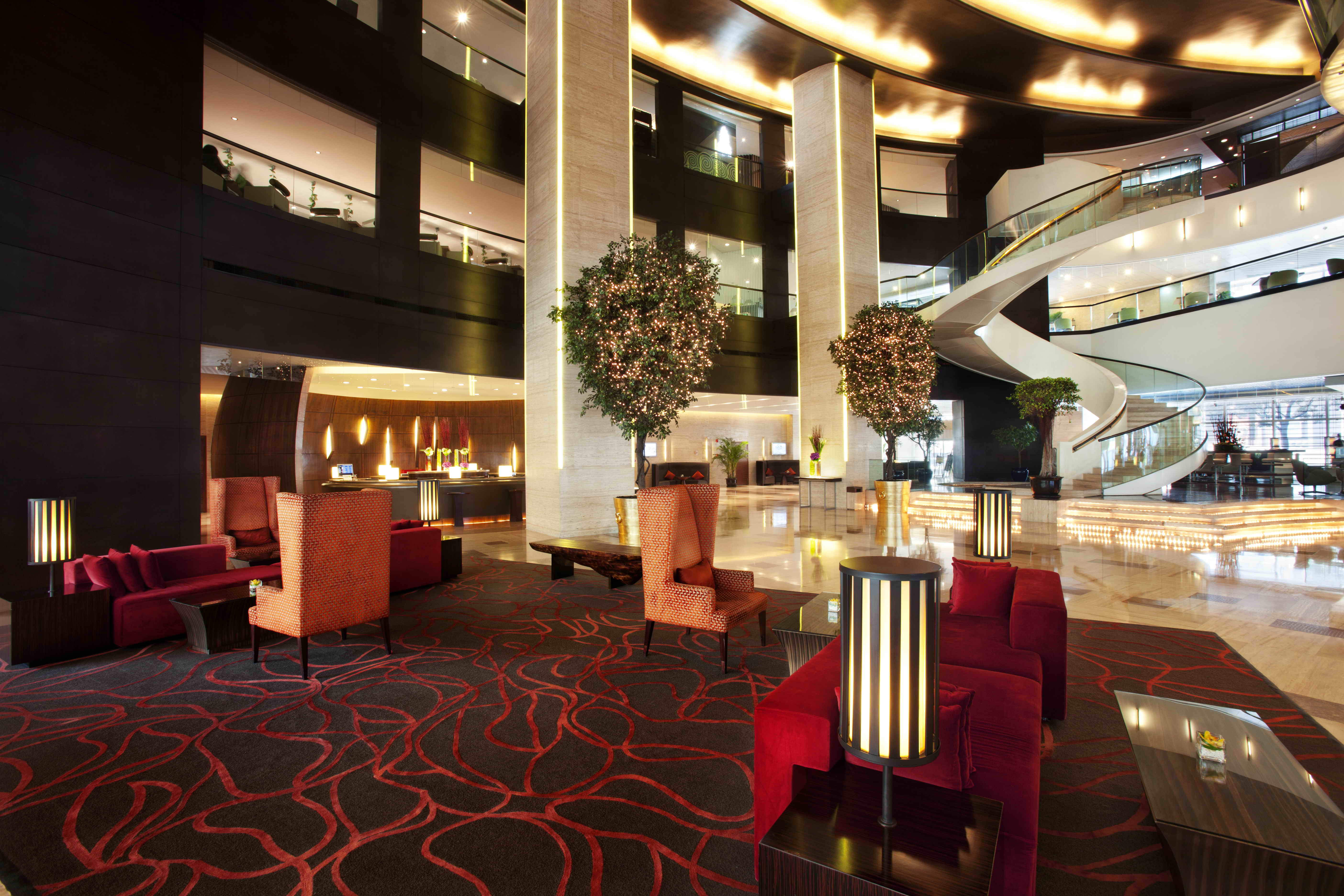  p>上海龙之梦大酒店座落于上海市延安西路,房间设施有24小时热水