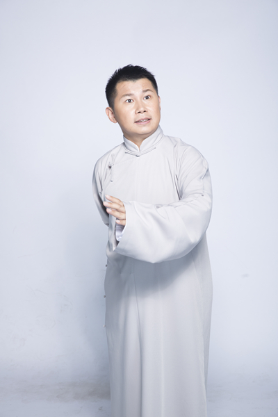  p>何云伟,本名何伟,1981年12月25日出生于北京昌平,相声演员,影视