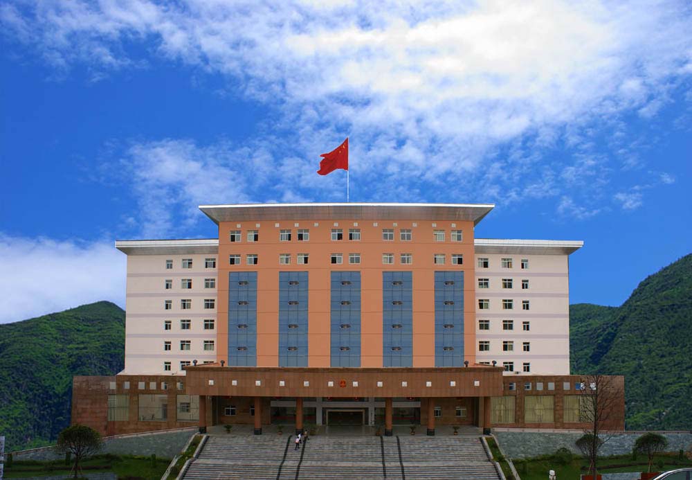 万源市人民政府关于开发建设中国富硒食品(药品)工业园区的通知