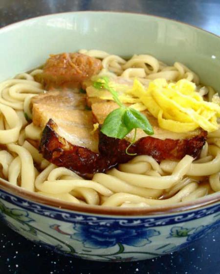 ">桃花面是湖北孝感市传统的特色风味小吃,同时山西榆次也有这种面食