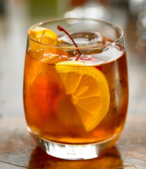  p>杏仁酸酒(amaretto sour)是一款 a href="#" data-lemmaid="75205"