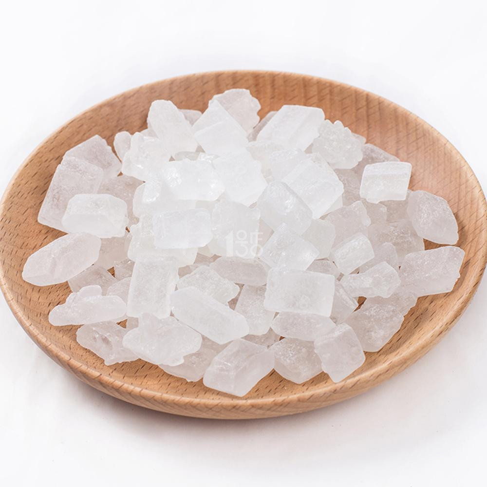  p>单晶冰糖是由砂糖提纯溶解后结晶而成,呈单晶体状 (构成整个晶体的