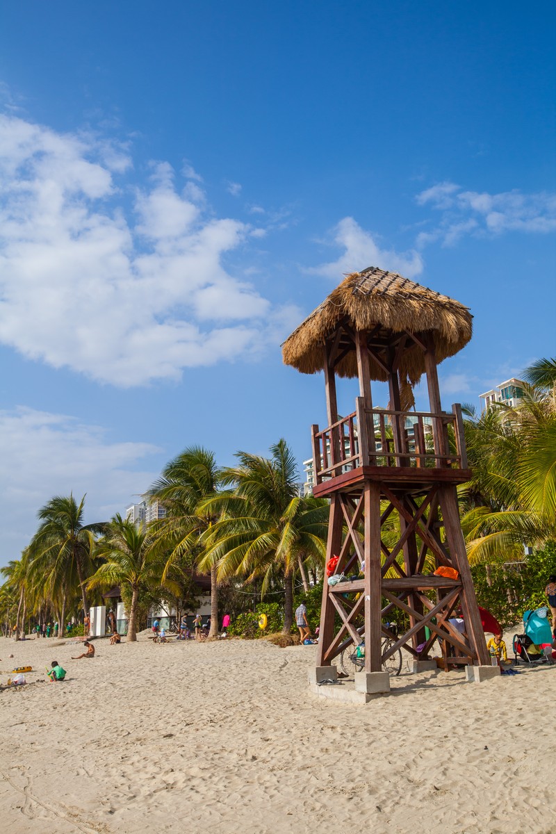  p>椰梦长廊是环 a target="_blank" href="/item/三亚湾">三亚湾 /a>