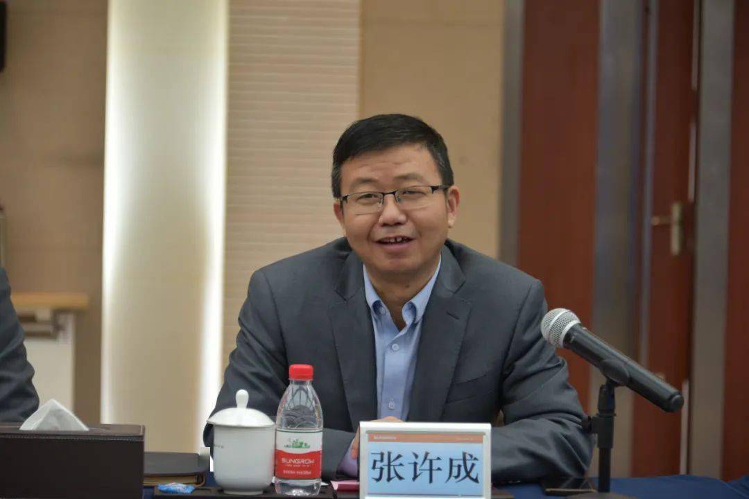 data-id="gnb5ctyxbj">张许成,男,中国国籍,硕士研究生,任职阳光电源