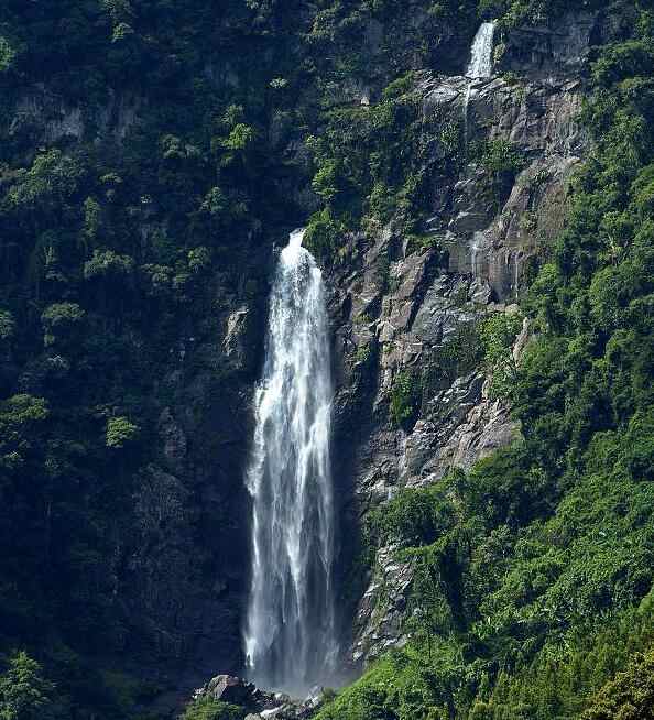  p>红坎瀑布位于 a target="_blank" href="/item/白沙黎族自治县">