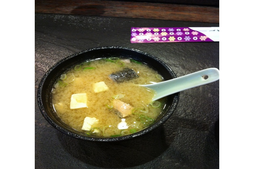  p>懒人汤味噌豆腐汤是一道以绢豆腐,味噌等为主要食材制作的汤. /p>