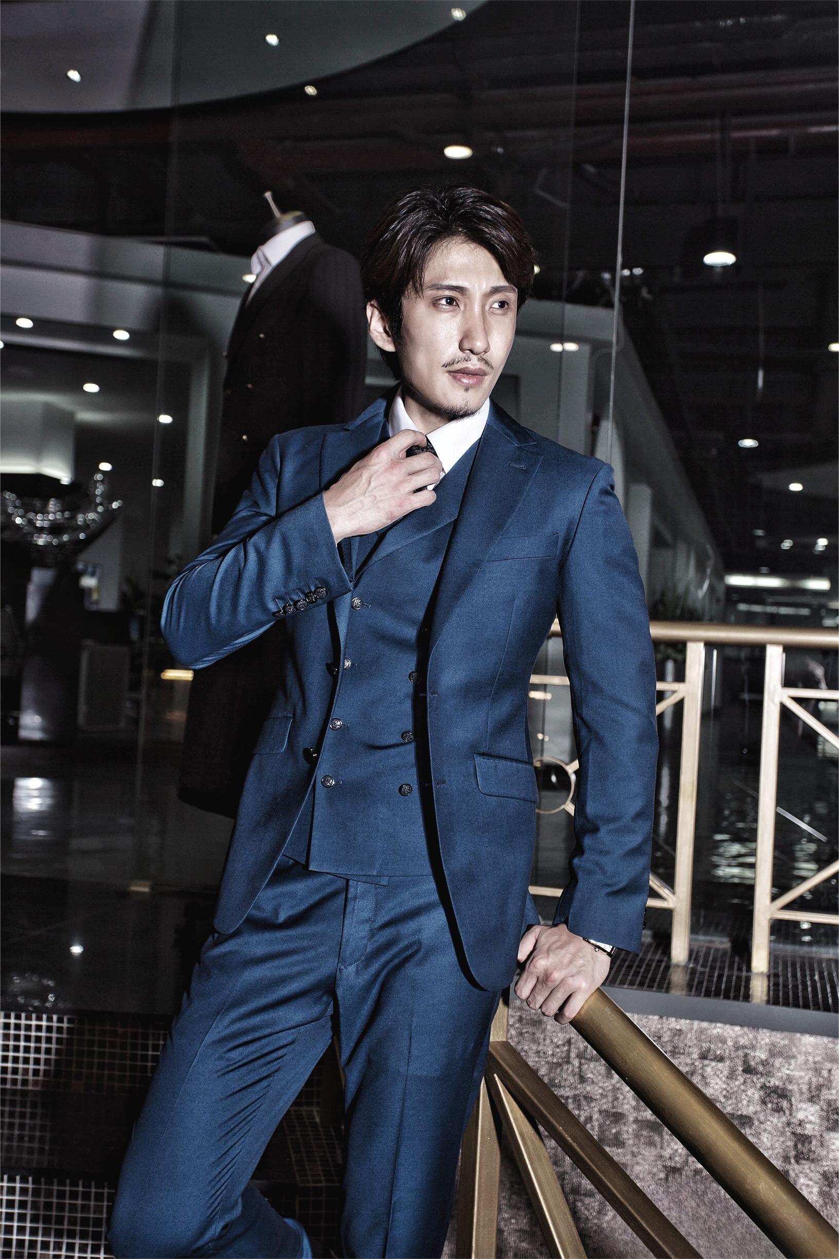 成为当晚唯一的一位由众评委选出并获得"亚洲型男奖"的中国内地