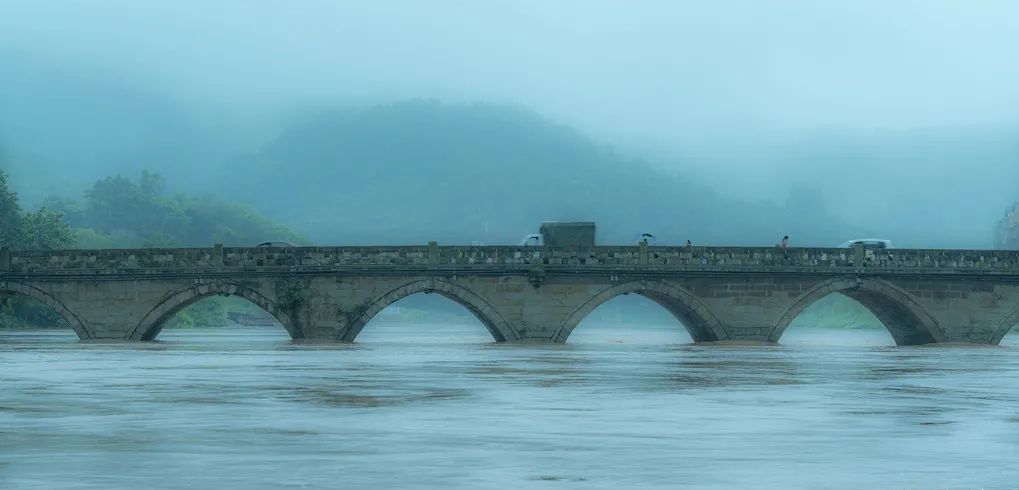  p>惠济桥原名七里桥,又名伏龙桥,是位于泸州市泸县 a target="_blank