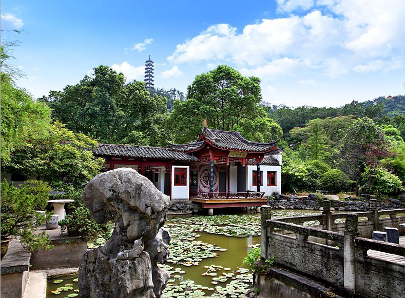 target="_blank" href="/item/兰溪">兰溪 /a>市城区西南,由兰荫山