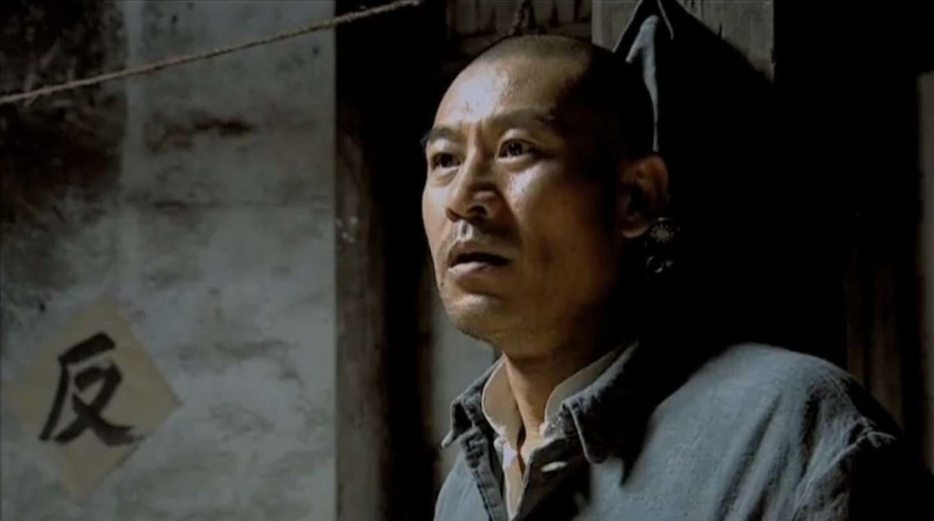 qmj">杨开泰,电视剧《爱在战火纷飞时》的人物,由著名演员师小红饰演