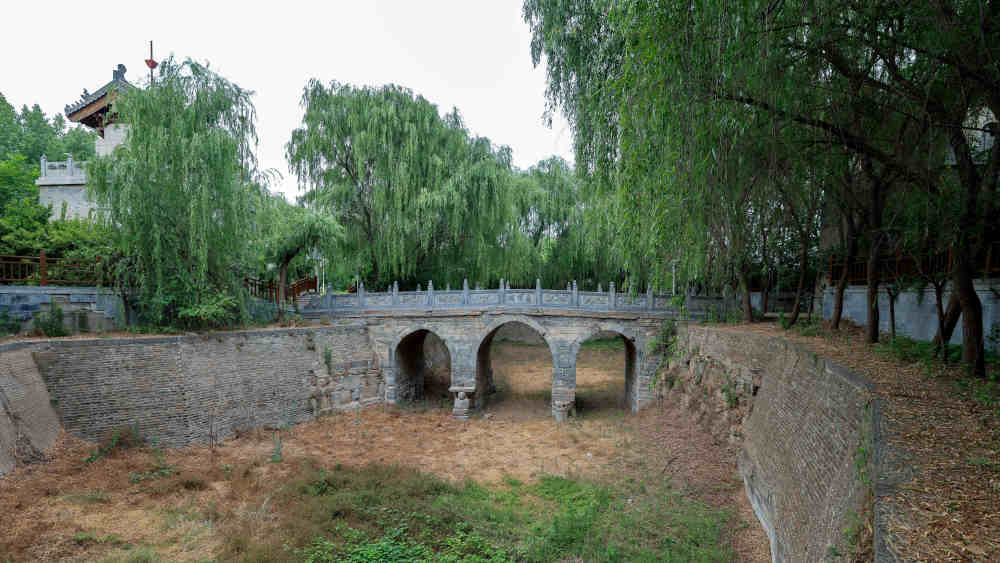hco">惠济桥(huiji bridge),位于中国河南省郑州市境内,荥泽八景之一