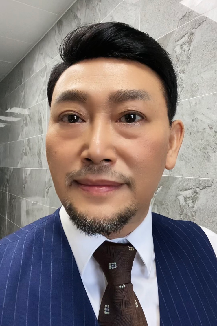  p data-id="tkgljxciwckr">演员肖伟,中国内地影视男演员,先后参与了