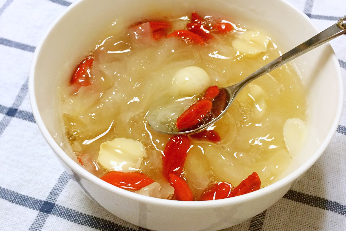 莲子雪耳百合羹