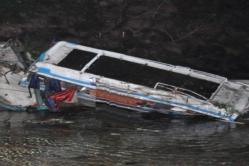 2021年6月6日巴基斯坦客车坠谷事件