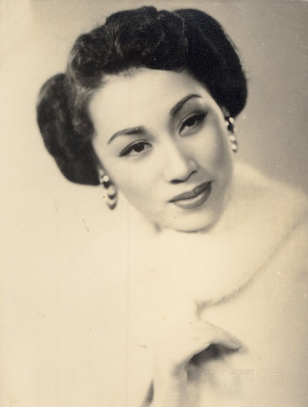  p>红线女(1925年12月25日-2013年12月8日),原名邝健廉,生于广州, a