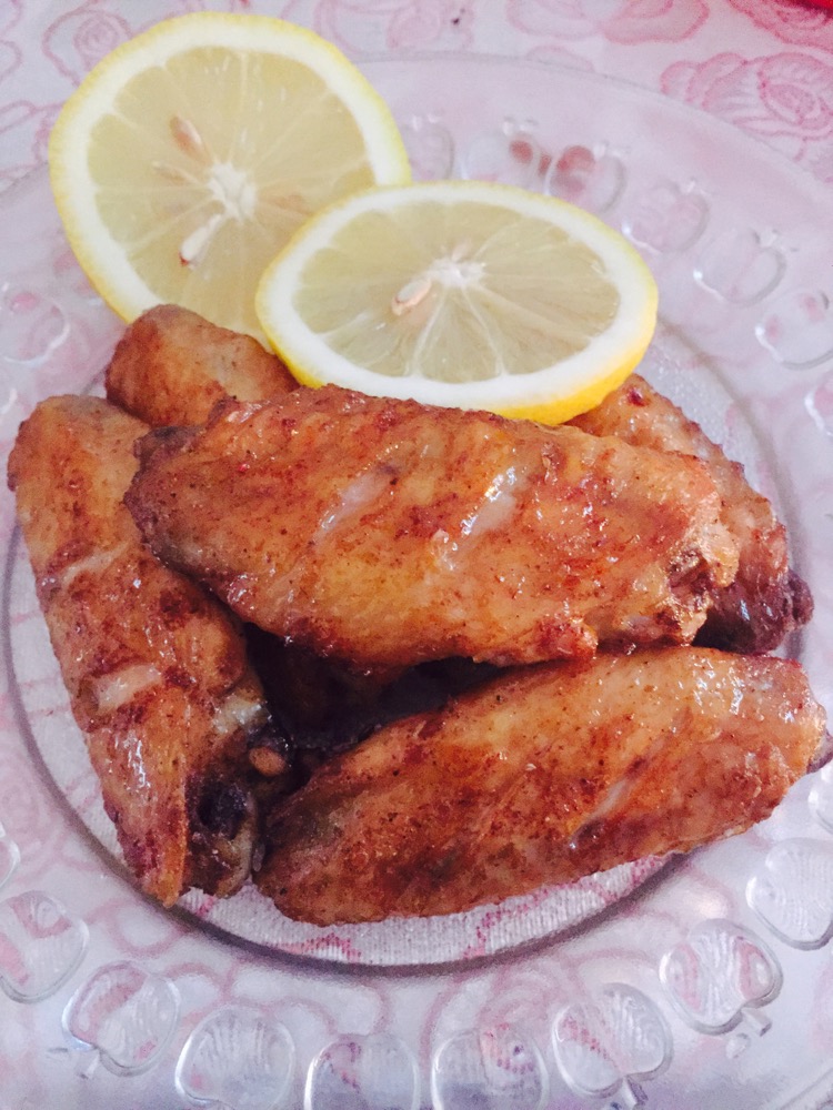  p>柠檬烤翅,一种带有浓郁的果香气息,酸甜适口,老少皆宜的烤翅.